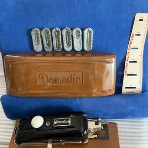 Buttonhole Attachment w/ 6 sized templates, Bakelite case for Singer and Kenmore